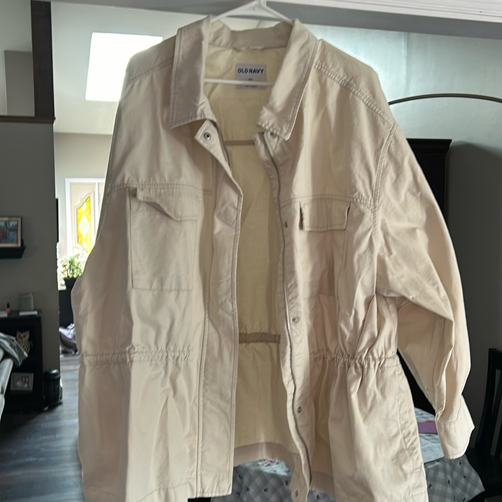 Old Navy cinch waste jacket. 100% cotton. Used, but good shape. Worn twice.